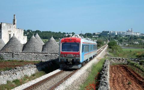 Ira di Renzi su Ferrovie Sud-Est«Uno squallore, faremo pulizia»