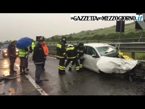 melfi potenza tragico scontro tra auto e un camion un morto la gazzetta del mezzogiorno