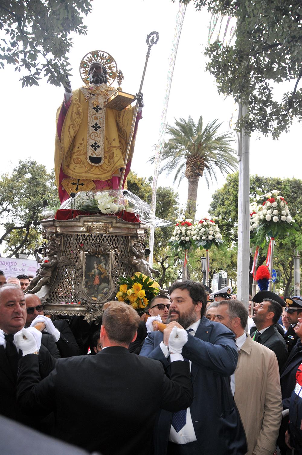 Festa di San Nicola nel vivo stamattina il «santo a mare» in serata i fuochi d’artificio Foto