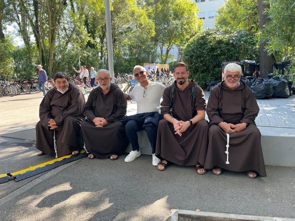 I Nomi Dei Frati Cappuccini Di San Giovanni Rotondo I frati di S. Giovanni Rotondo a Venezia: incontrano Shia LaBeouf per