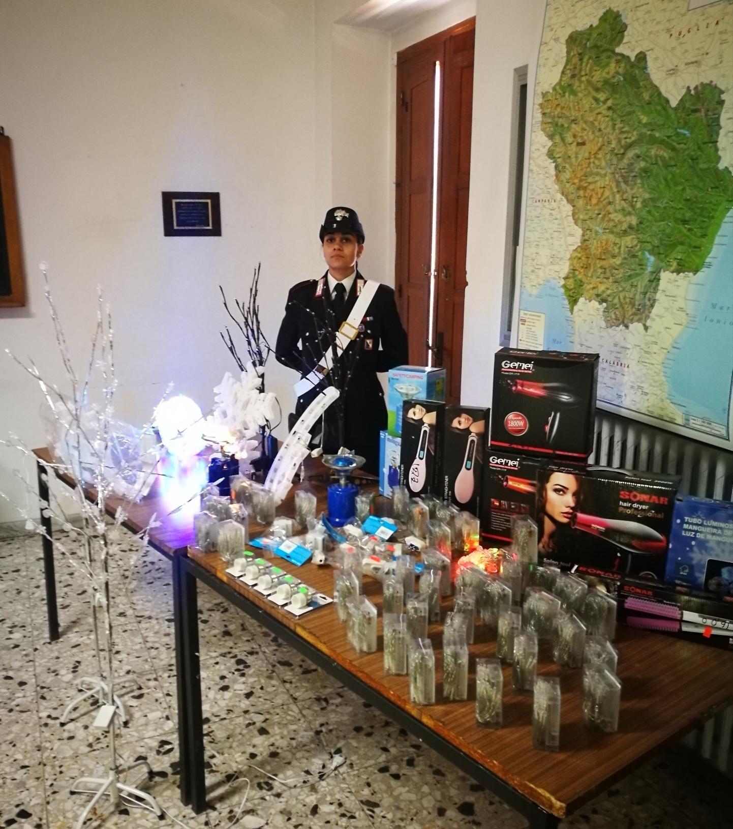 Addobbi Natalizi A 1 Euro.Addobbi Natalizi Cinesi Senza Marchio Ce Sequestro E Multa Di 15mila Euro A Pisticci La Gazzetta Del Mezzogiorno