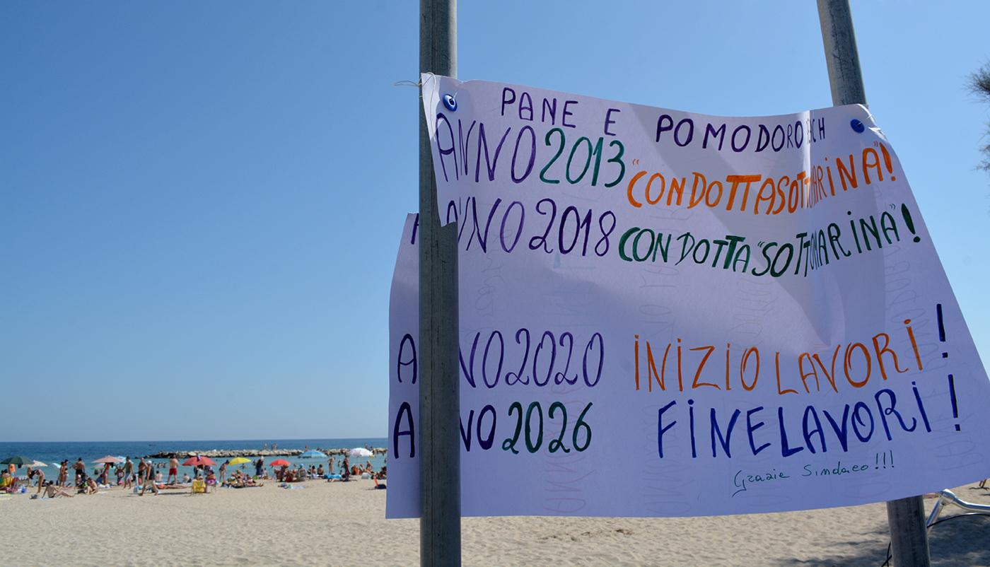 Bari La Protesta Per La Fogna A Pane E Pomodoro Solo