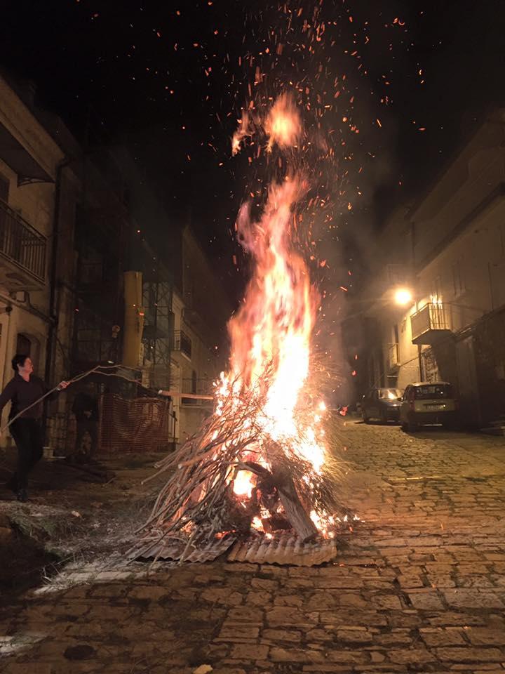 A Orsara Niente Halloween Qui Si Festeggia La Notte Dei Falo E Teste Del Purgatorio La Gazzetta Del Mezzogiorno