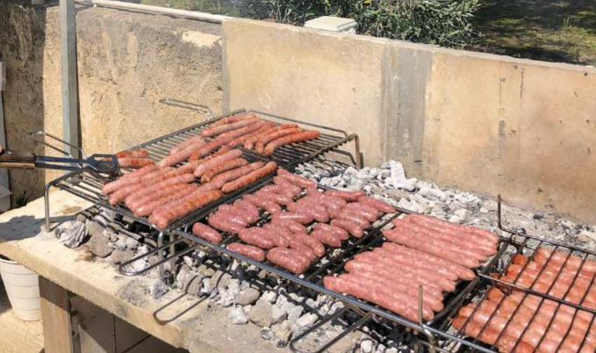 Nova Siri Marina In 20 Alla Grigliata Di Carne Nel Cortile Multati La Gazzetta Del Mezzogiorno