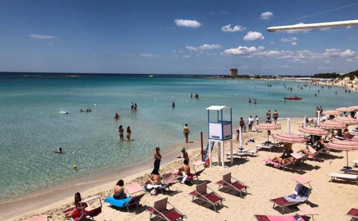 a porto cesareo esplode l estate spiagge del salento piene e mare cristallino la gazzetta del mezzogiorno