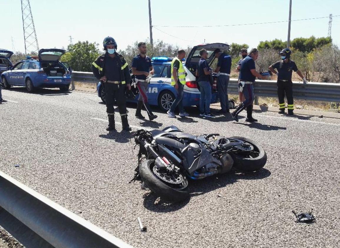 galatone perde il controllo della moto e si schianta muore turista 25enne la gazzetta del mezzogiorno