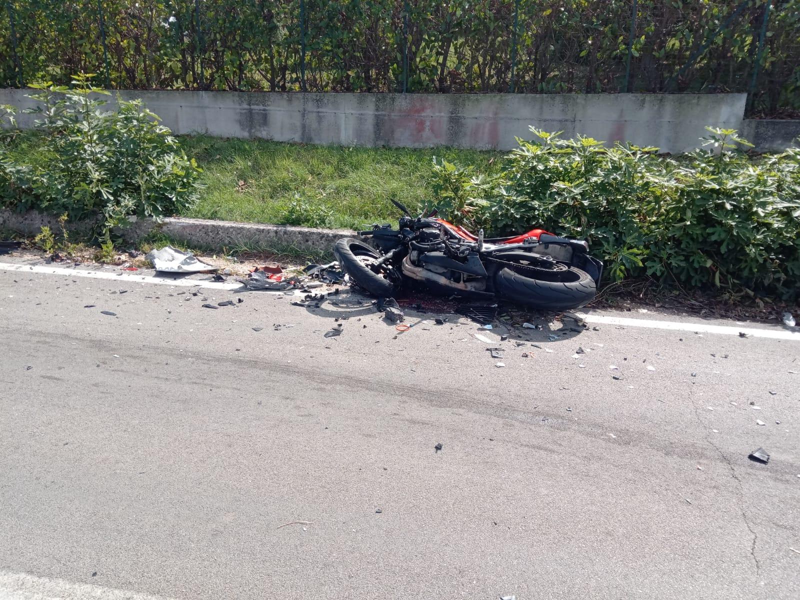 vico del gargano schianto frontale tra moto e auto muore sul colpo 31enne la gazzetta del mezzogiorno