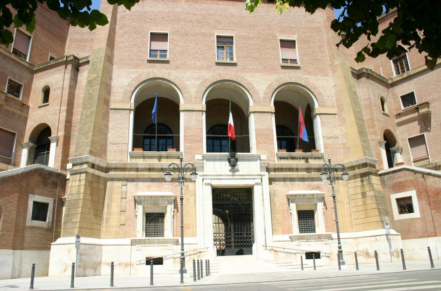 foggia il consigliere comunale longo si dimette e torna libero la gazzetta del mezzogiorno