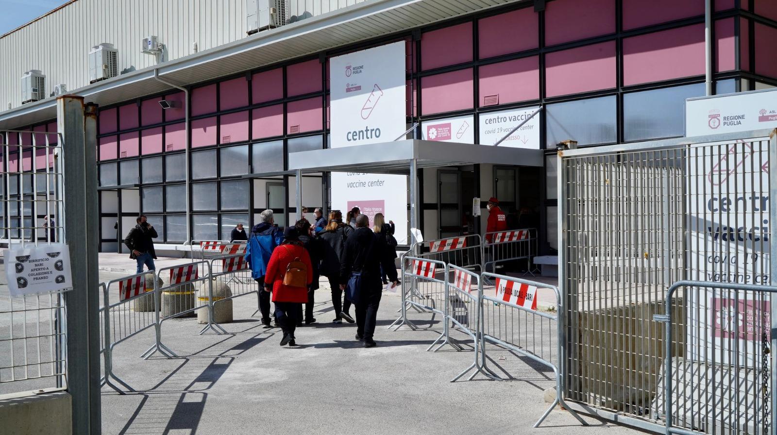 vaccini in puglia emiliano scrive a figliuolo anticipare con pfizer da prossima settimana dosi a 60enni la gazzetta del mezzogiorno