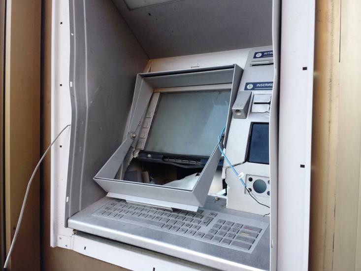 Assalti ai bancomat in Basilicata, 5 arresti in Puglia