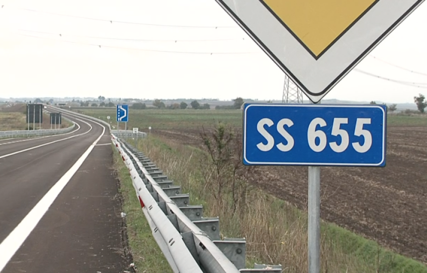 Candela, camion di traversobloccata la SS 655 «Bradanica»