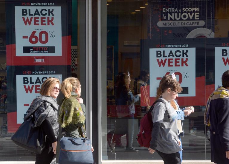 Black Friday, Coldiretti: «Sei italiani su dieci si danno allo shopping»