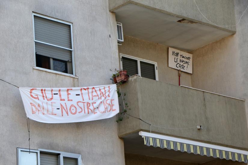 San Jonico, il sitin delle famiglie «Giù le mani dalle nostre case» La Gazzetta del San Jonico, il sitin delle famiglie «Giù le mani dalle nostre case» La Gazzetta del