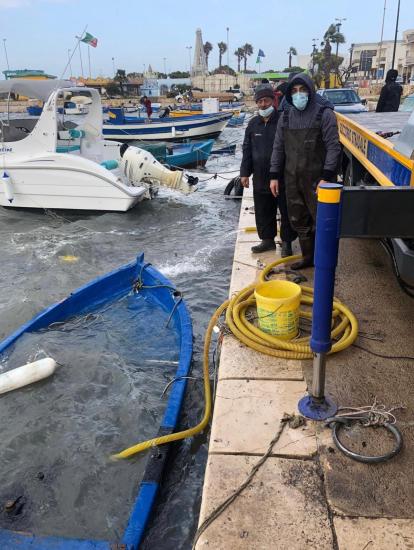 Salento, scattano gli aiuti per i pescatori dopo le mareggiate 