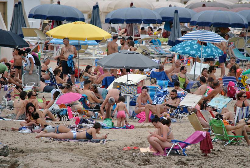 Il caldo non dà tregua alla Puglia: tutti al mare sotto la canicola