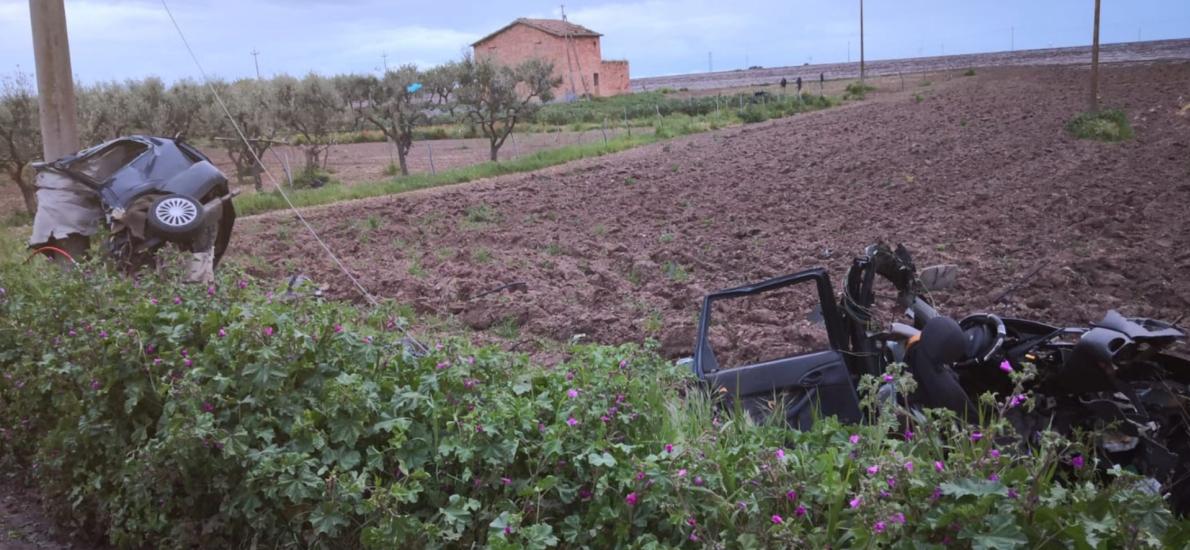 Tragedia a Stornarella, auto esce fuori strada: due morti