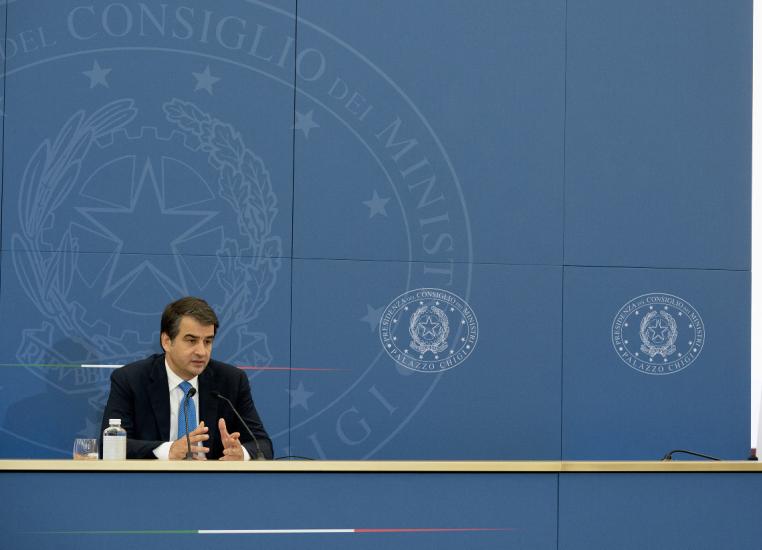 Pnrr, 120 misure a rischio, la relazione di Fitto: «Non finiremo in tempo»