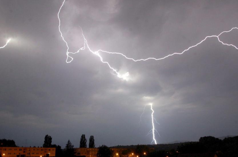 Mercoledì all'insegna della pioggia: allerta gialla per temporali sulla Puglia ionica e meridionale