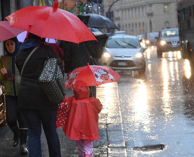 Domenica di pioggia sulla Puglia: allerta gialla per rovesci e temporali