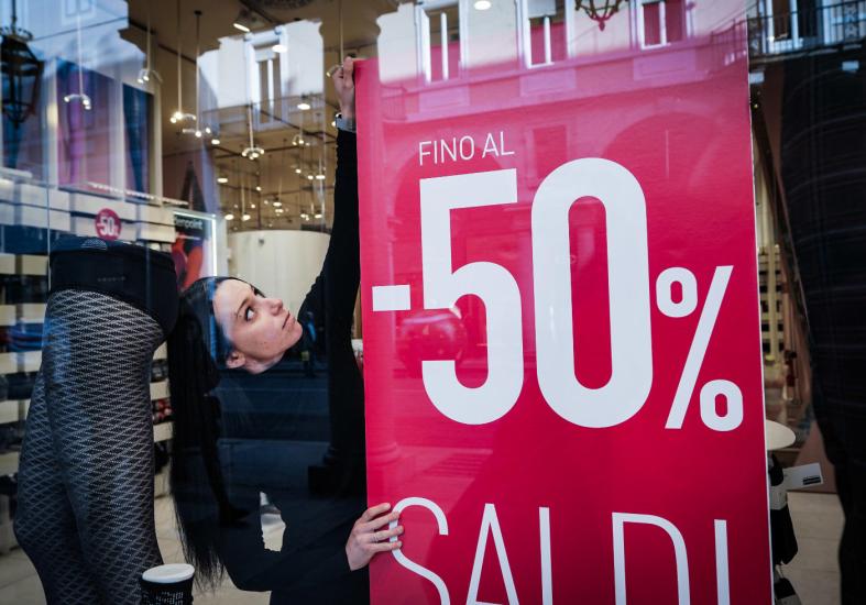 In Puglia e Basilicata svendite «beffa» per i commercianti