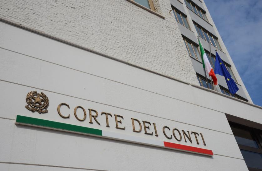 Sanità, altolà alla Regione Puglia: «Basta con le spese extra»