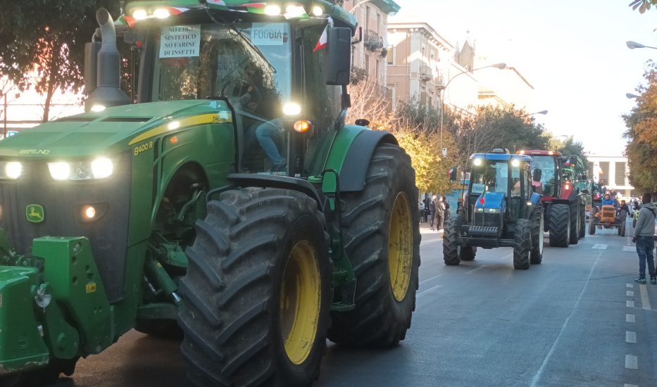 Protesta dei trattori: dopo Foggia oggi tocca a Lecce, traffico a rischio in tangenziale