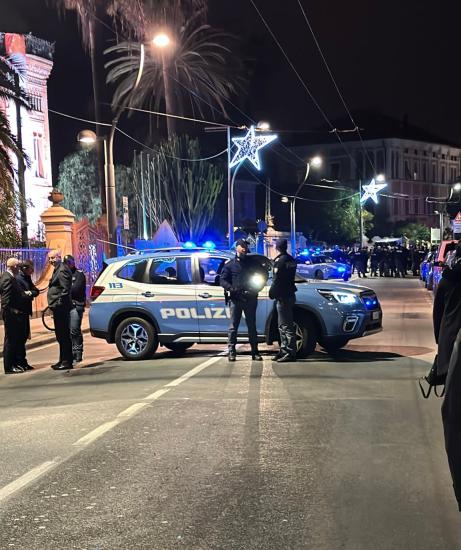 Allarme bomba a Sanremo: evacuata Villa Nobel, presenti molti cantanti in gara Allarme bomba a Sanremo: evacuata Villa Nobel, presenti molti cantanti in gara