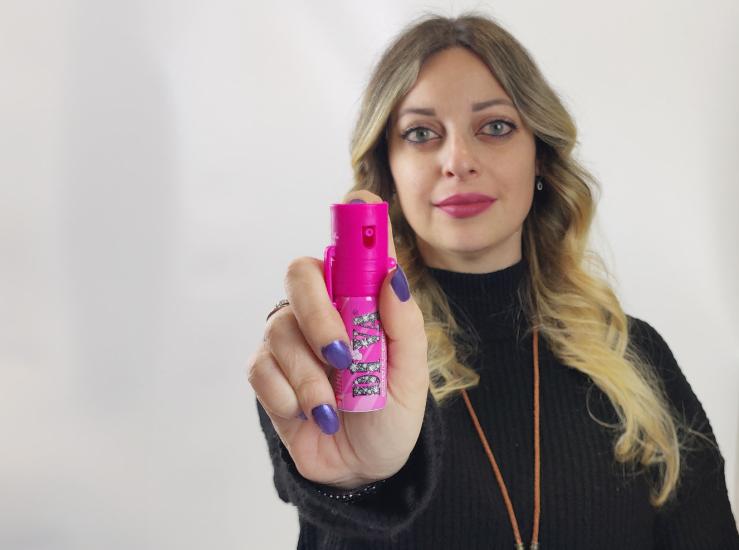 Spray anti-aggressione: boom di vendite tra insegnanti e casalinghe pugliesi