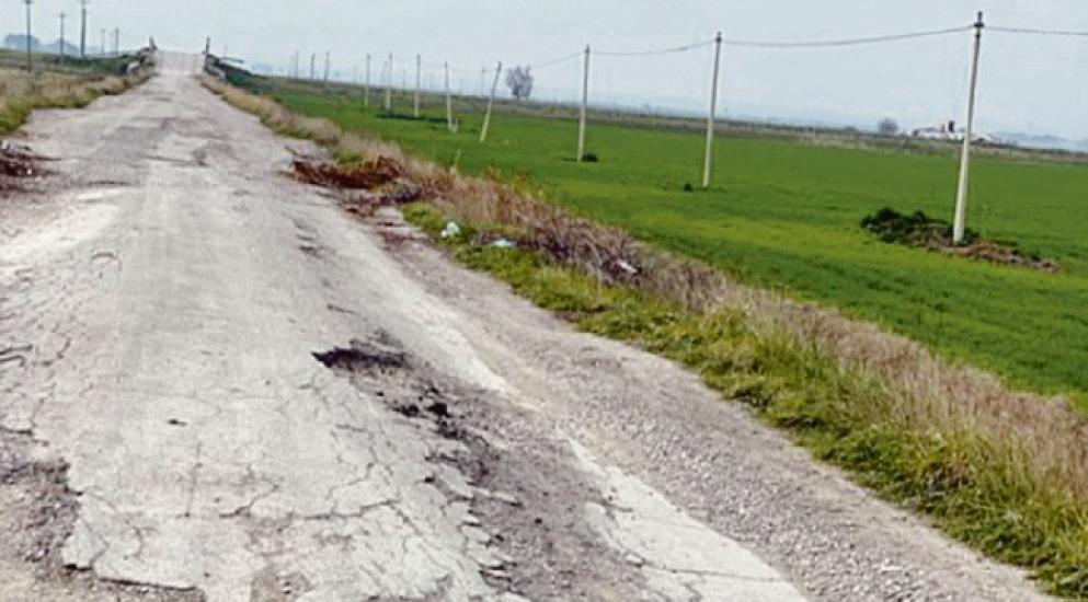 Foggia, strada rurale ormai ko, difficile arrivare alla «16»