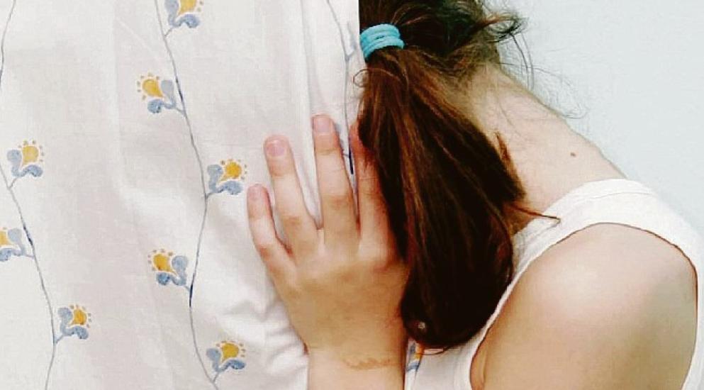 «Vediamo se porti il reggiseno», e palpeggiava la figlia di 11 anni: indagato 54enne nel Salento