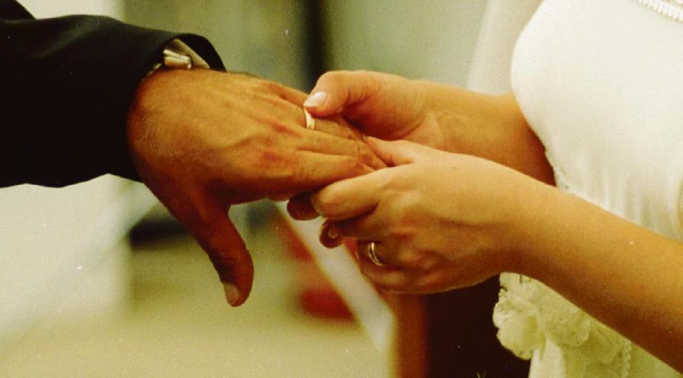 Matrimoni falsi con cittadini stranieri per i permessi di soggiorno: 34 indagati nella Bat