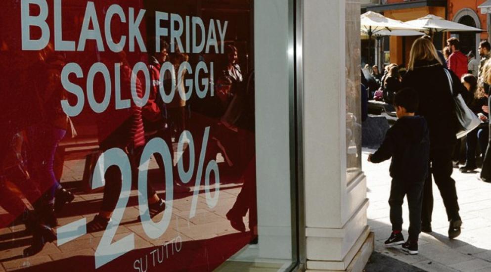Bari, Black Friday: previsioni nere -20%, spesa media di 250 euro a testa