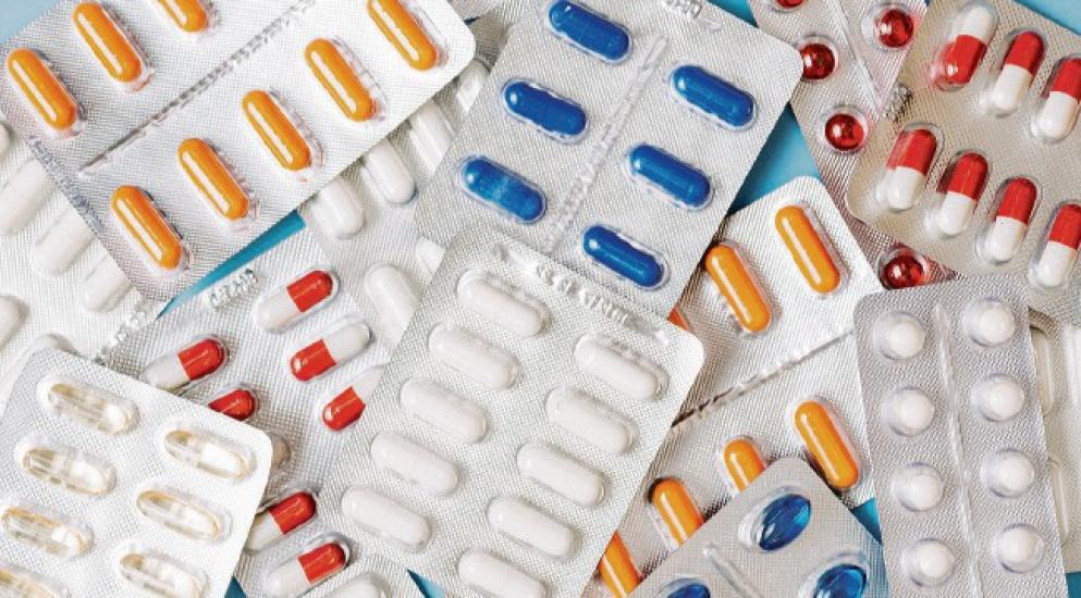 Sballo facile con i farmaci di casa la «moda» tra gli adolescenti baresi