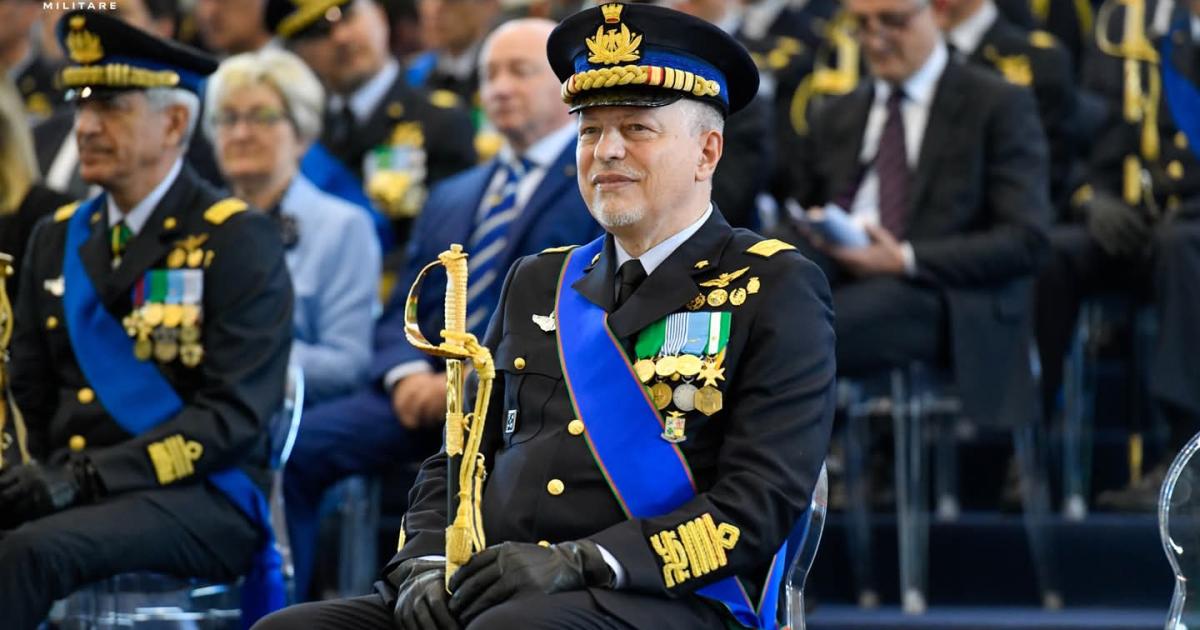 Cambio al vertice dell'Aeronautica, il generale tarantino Antonio ...