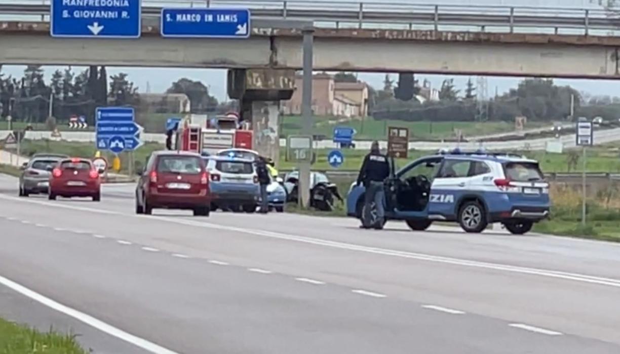 Foggia, auto fuori strada sulla Ss89: un morto