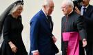 Carlo e Camilla arrivati in Vaticano, sono i primi reali britannici a pregare con un Papa