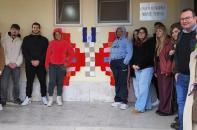 A Foggia la farfalla della libertà realizzata all'uncinetto