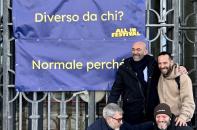 Giornata dei calzini spaiati, striscione sul Palazzo della Citt&agrave; Metropolitana di Bari
