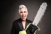 Cathy La Torre al Petruzzelli: teatro come atto politico, parole come campo di battaglia per riscrivere la storia delle donne