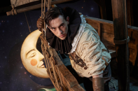 Michele Bravi torna con una &laquo;Commedia Musicale&raquo; tutta da vivere tra contraddizioni e sentimenti