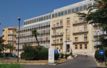 Furti all'Oncologico di Bari, l'inchiesta della Procura: 5 indagati, tra loro anche un medico. Delle Donne: &laquo;Rubare anche una siringa non &egrave; tollerato&raquo;