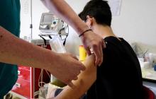 Bari, prime dosi di vaccino a 150 under 16 fragili. Record a Bari citt&agrave;: il 50% vaccinato con una dose