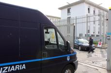 Taranto, agente di polizia penitenziaria picchiato a bastonate da un detenuto
