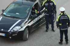 Manfredonia, in auto a folle velocit&agrave; tra i pedoni: identificato il conducente. Era un maggiorenne senza patente