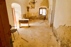 Trani, l'appello: «Salvate l’antica torretta bastione storico del porto» Trani, l'appello: «Salvate l’antica torretta bastione storico del porto»