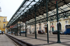 Foggia, pestaggio di Noureddine Ennil in piazza Mercato: per tre giovani regge l’accusa di tentato omicidio