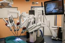 Bari, all'istituto Tumori inaugurato nuovo reparto di Urologia: primo intervento con il robot Da Vinci