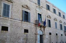 Raggiro con il &laquo;falso generale&raquo; processo immediato a Trani per sei imputati, tre foggiani