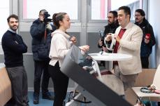 Bari, il Politecnico inaugura le aule del futuro per trasformare la didattica: postazioni interattive, IA, visori e regia automatizzata