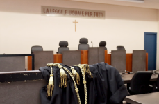 Taranto, segregata in un casolare perch&eacute; rifiutava di prostituirsi: 19enne gambiano a processo